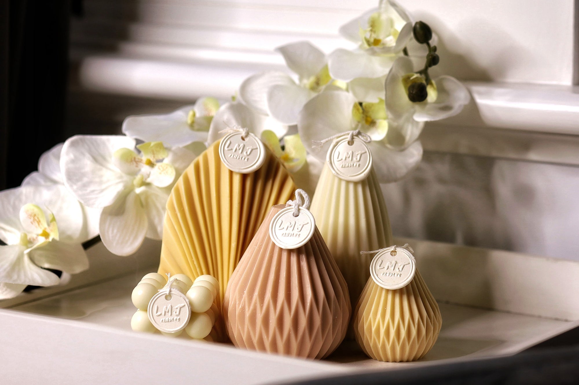 Candles displaced in tray, Handmade decorative candles for home décor, LMJ Candles