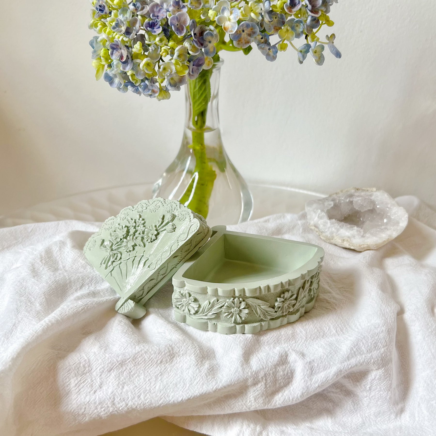 Handcrafted Daisy Fan Shaped Trinket Box - LMJ Candles