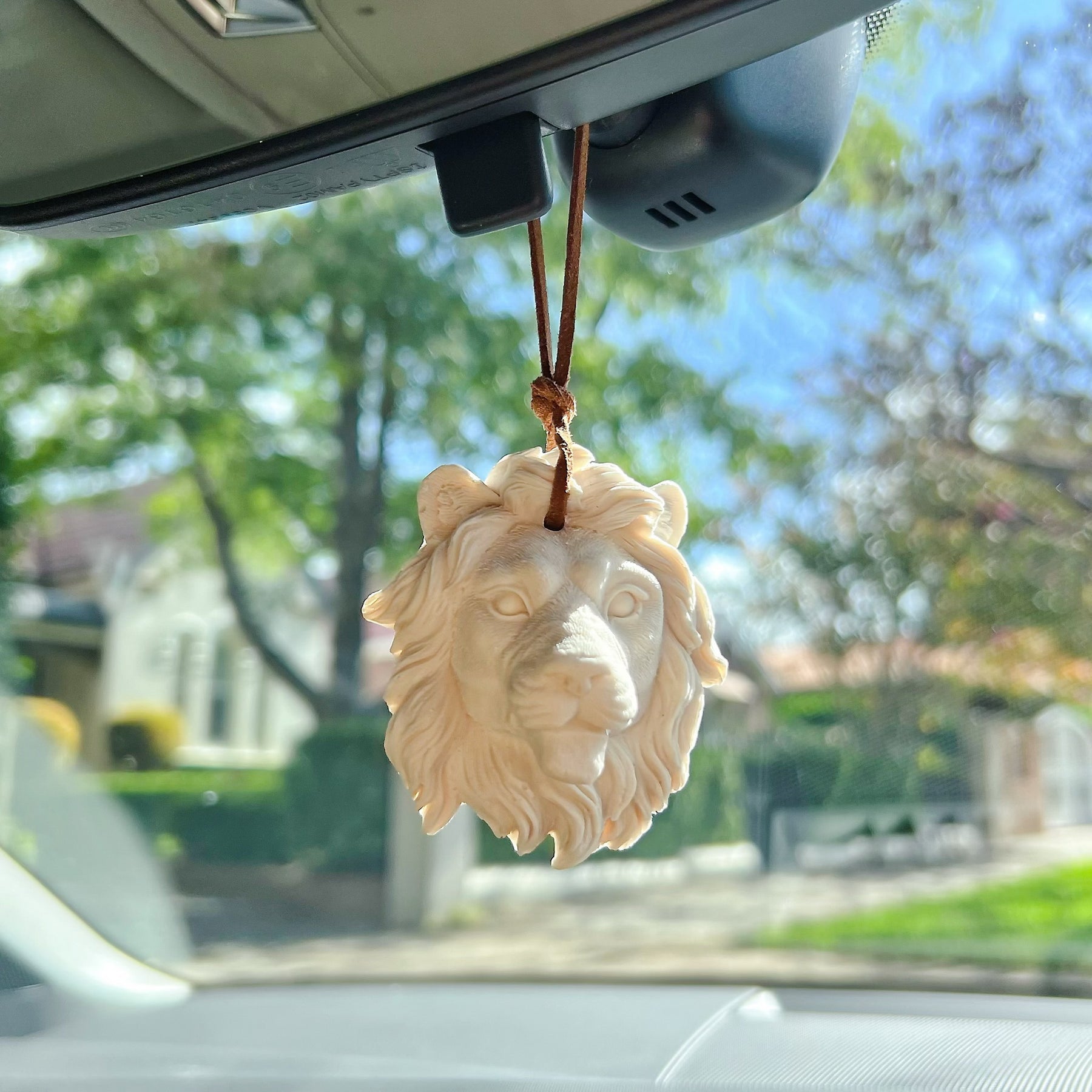 Lion Bust Air Freshener - Car Vent Clip Hanging Diffuser | LMJ Candles