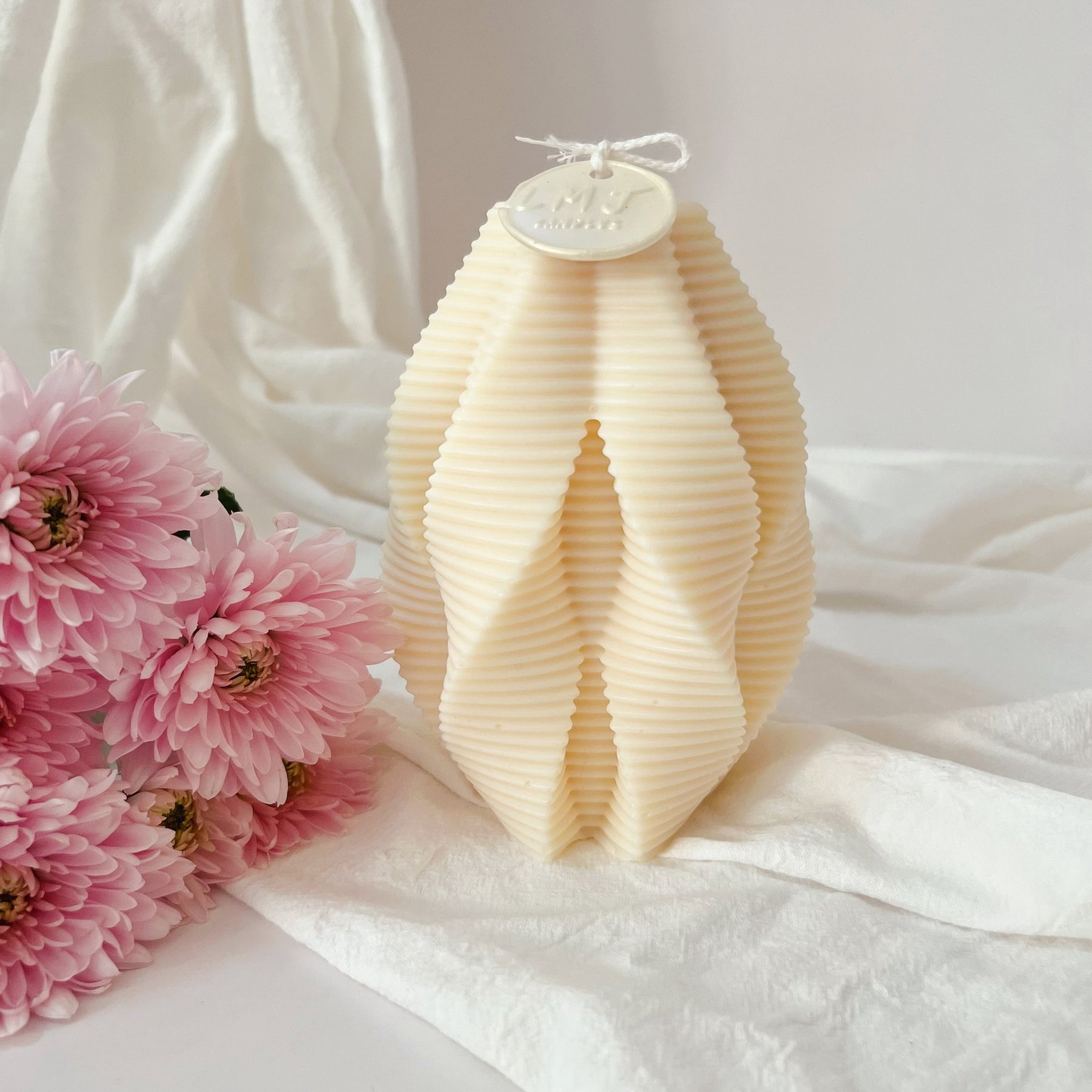 Ribbed Twirl Scented Candle - Captivating Home Décor | LMJ Candles